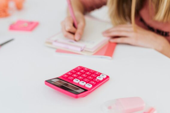 Jak obniżyć koszty w szkole językowej?