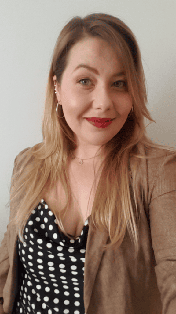 Aleksandra Wolska ukończyła studia prawnicze na Uniwersytecie Jagiellońskim w 2017 roku. Specjalizuje się w prawie własności intelektualnej, nowych mediach oraz AI